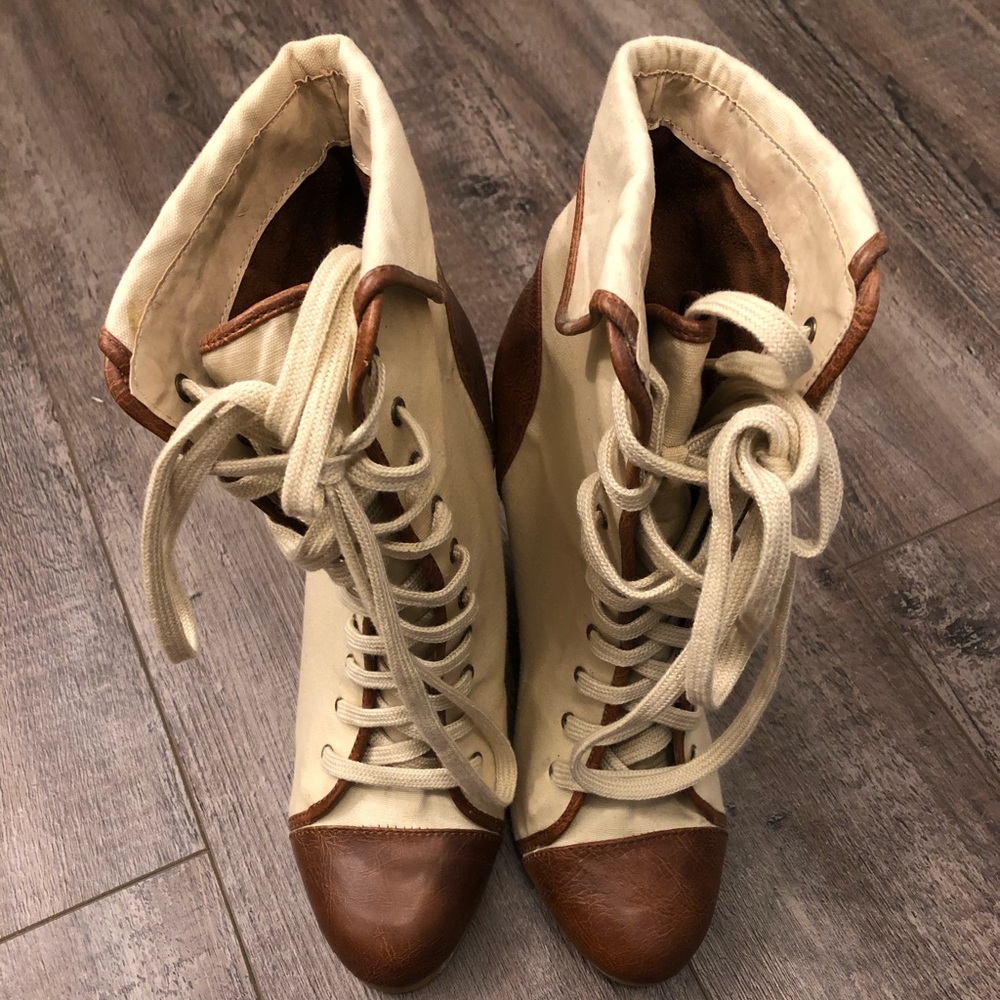 Women’s wedge booties size 8 1/2